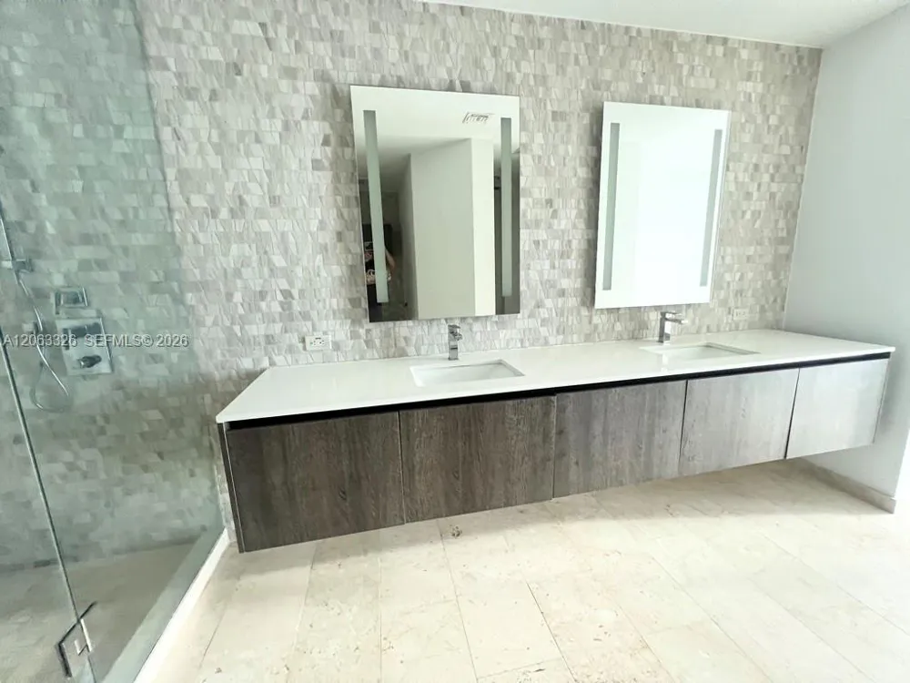 68 SE 6th St #3810 Miami, FL 33131
