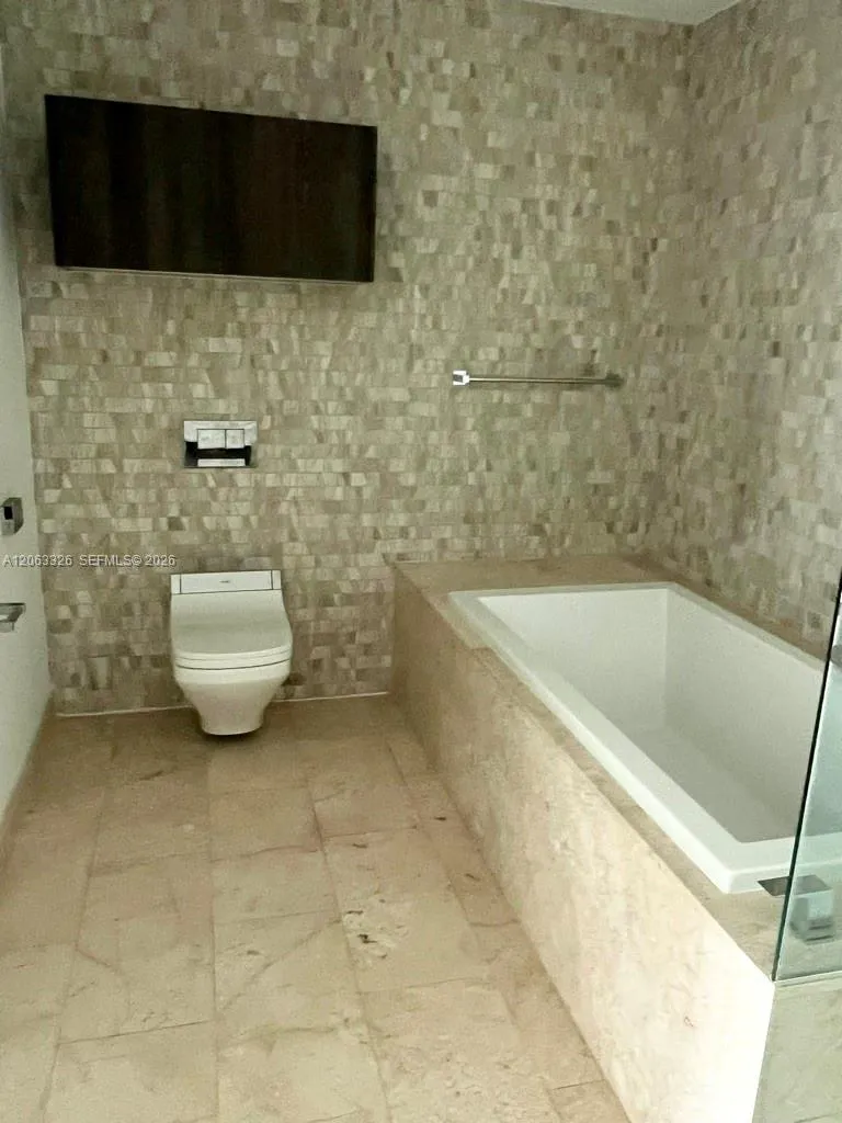 68 SE 6th St #3810 Miami, FL 33131