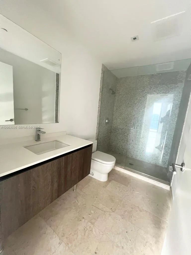 68 SE 6th St #3810 Miami, FL 33131