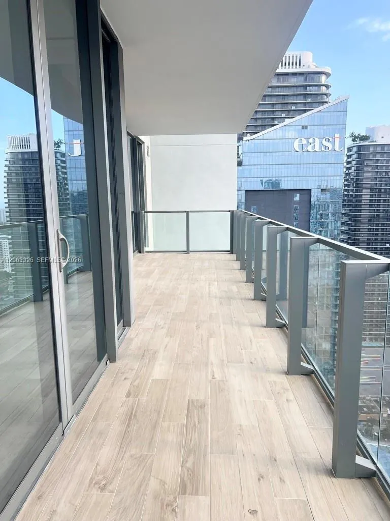 68 SE 6th St #3810 Miami, FL 33131