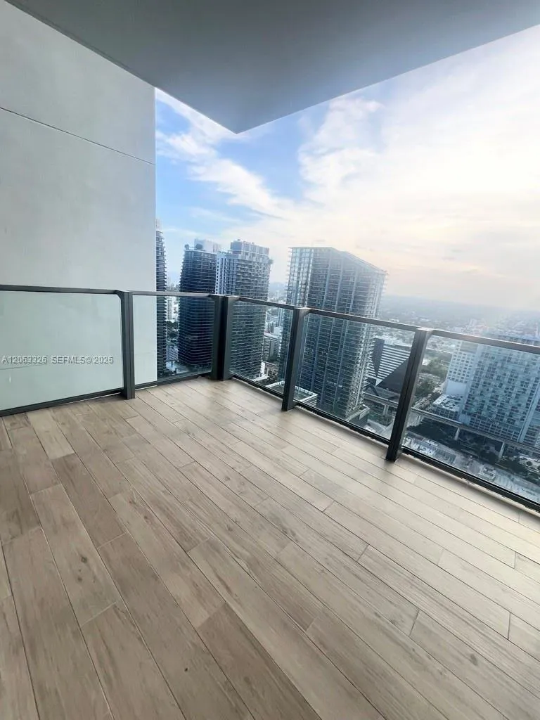 68 SE 6th St #3810 Miami, FL 33131