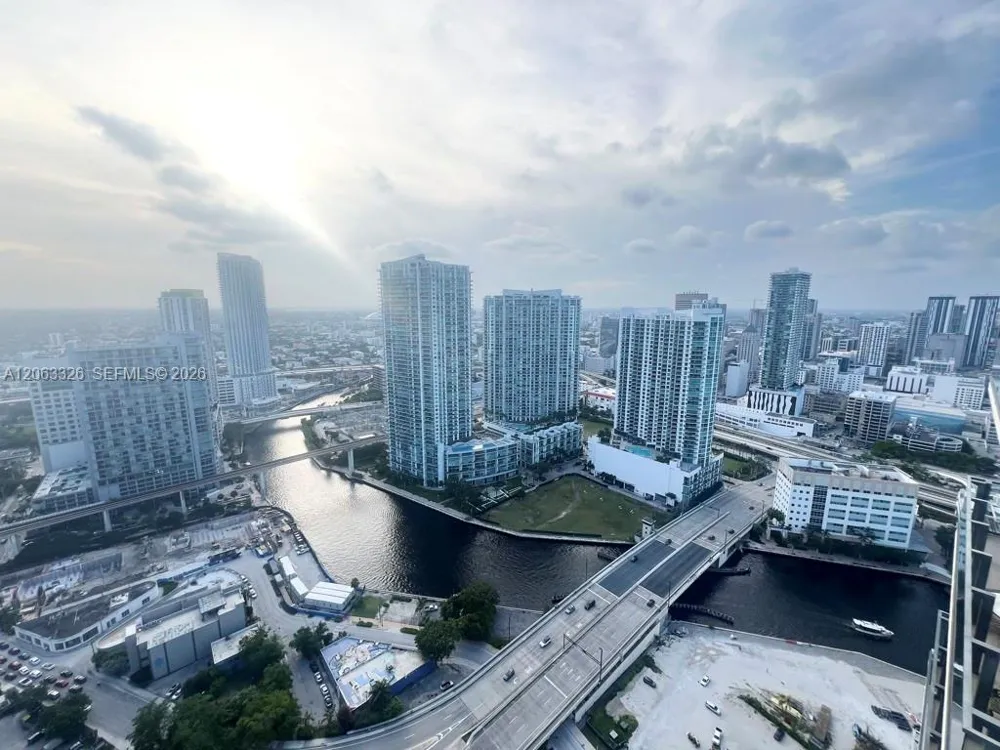 68 SE 6th St #3810 Miami, FL 33131