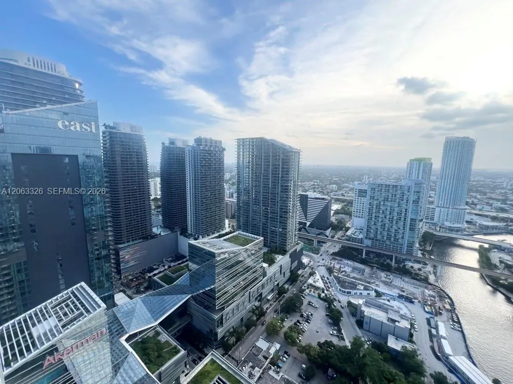 68 SE 6th St #3810 Miami, FL 33131