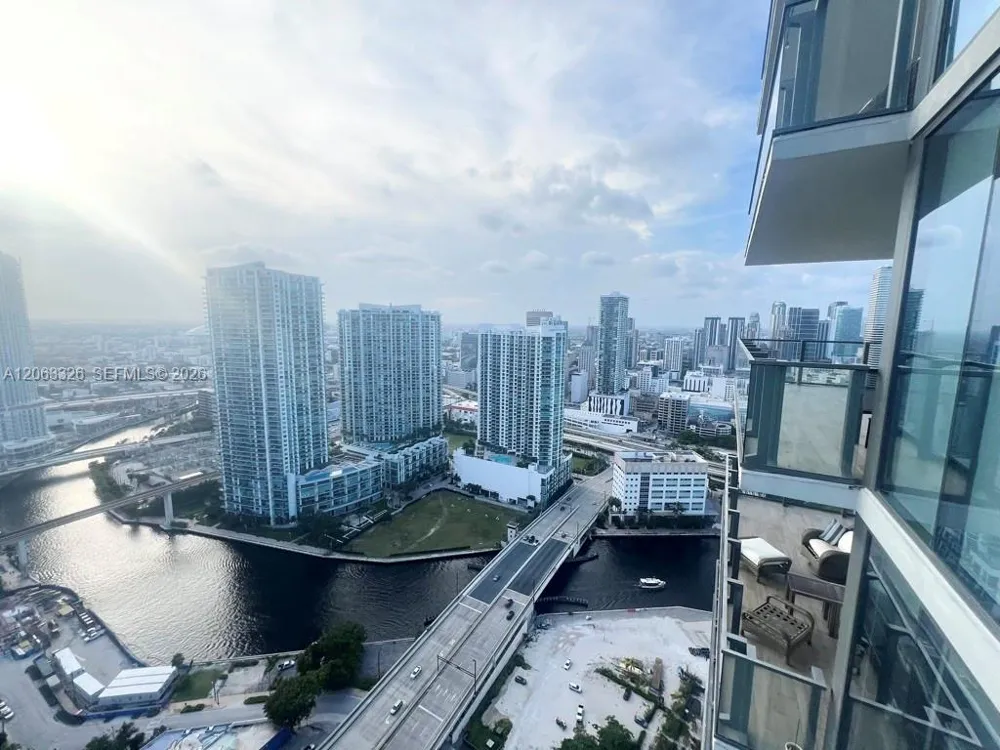 68 SE 6th St #3810 Miami, FL 33131