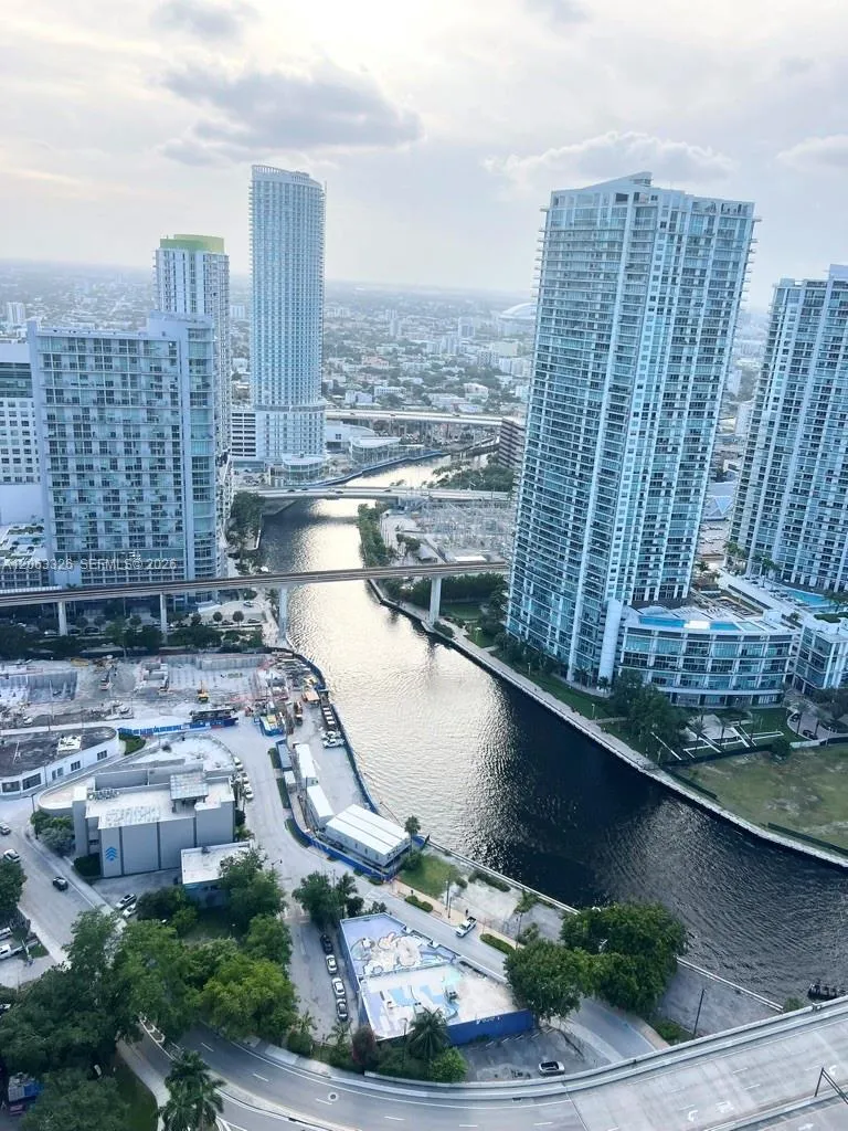 68 SE 6th St #3810 Miami, FL 33131