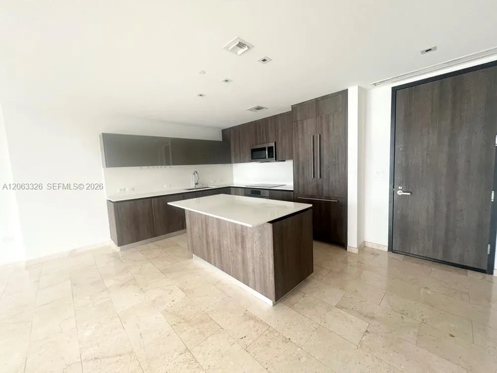 68 SE 6th St #3810 Miami, FL 33131