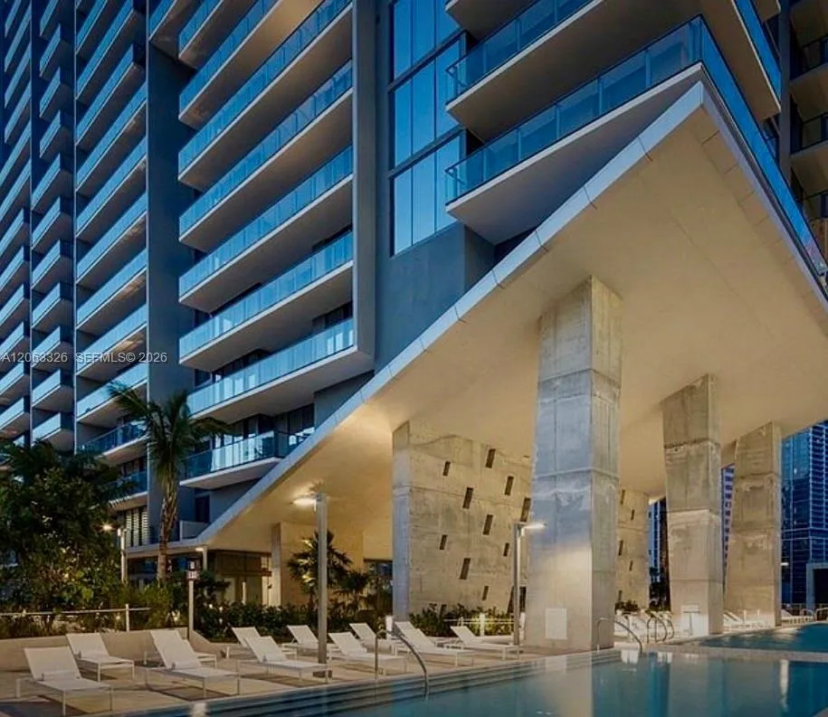 68 SE 6th St #3810 Miami, FL 33131