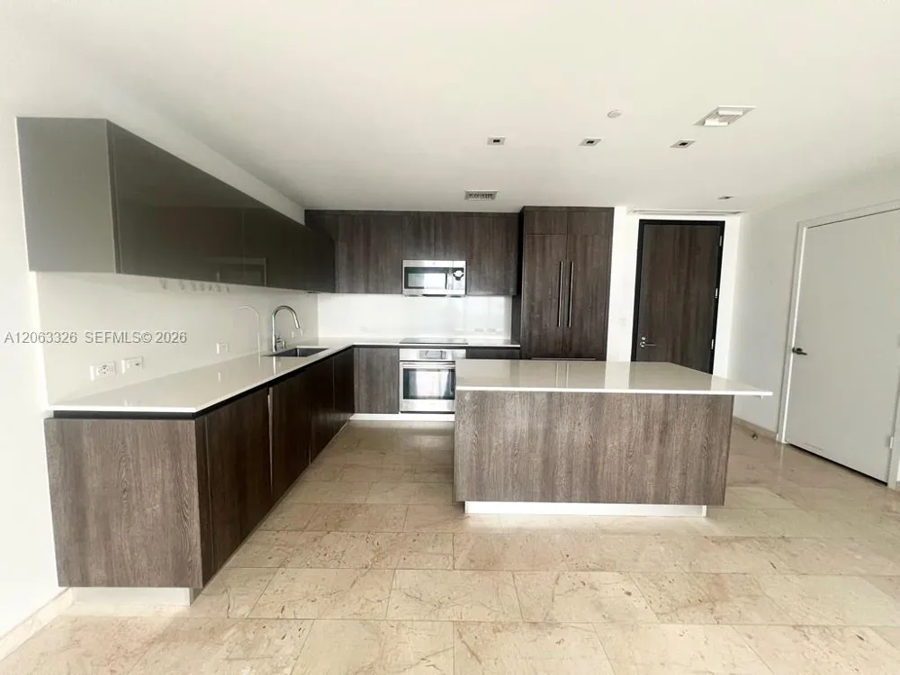 68 SE 6th St #3810 Miami, FL 33131