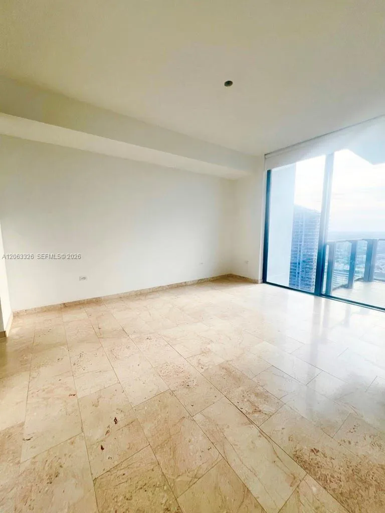 68 SE 6th St #3810 Miami, FL 33131