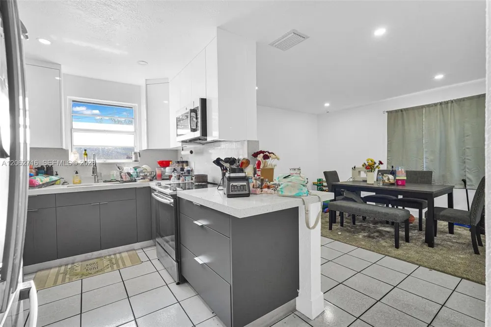 3280 NW 213th Ter Miami Gardens, FL 33056