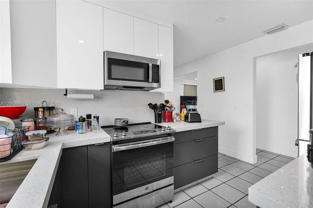 3280 NW 213th Ter Miami Gardens, FL 33056