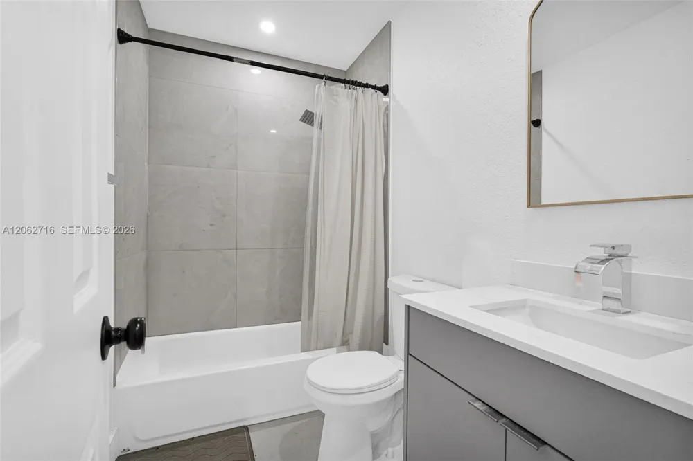 3280 NW 213th Ter Miami Gardens, FL 33056