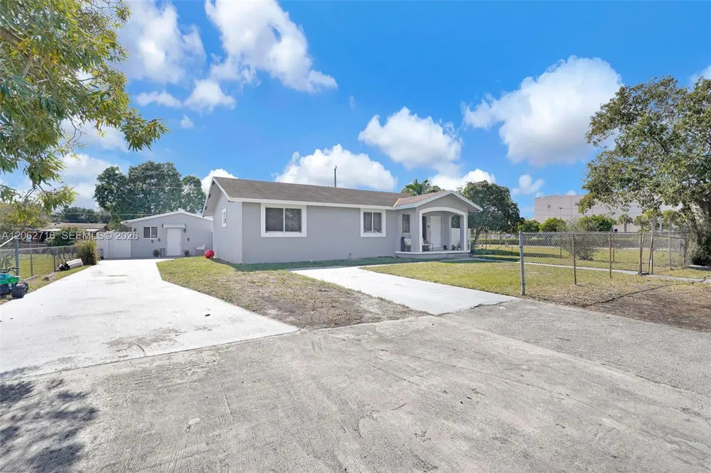 3280 NW 213th Ter Miami Gardens, FL 33056