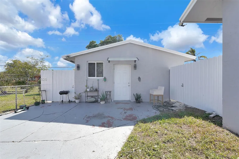 3280 NW 213th Ter Miami Gardens, FL 33056