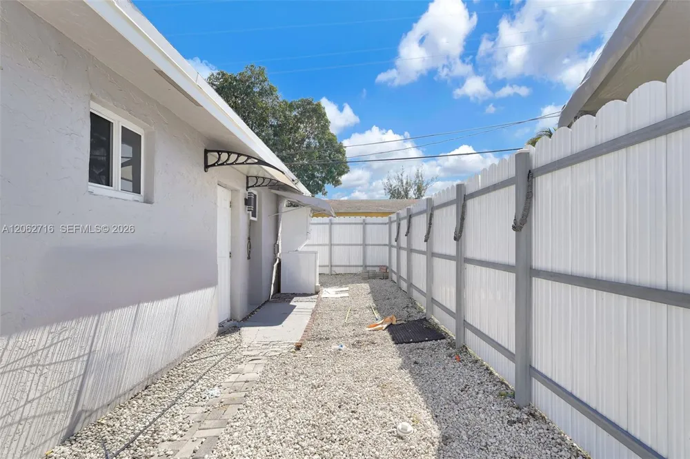 3280 NW 213th Ter Miami Gardens, FL 33056