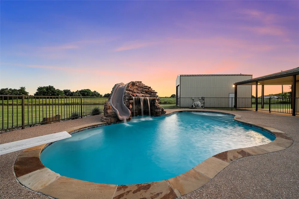 225 County Road 423 Lorena, TX 76655