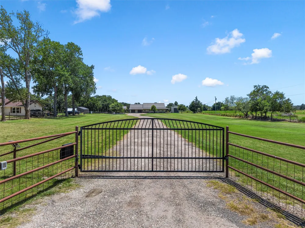225 County Road 423 Lorena, TX 76655