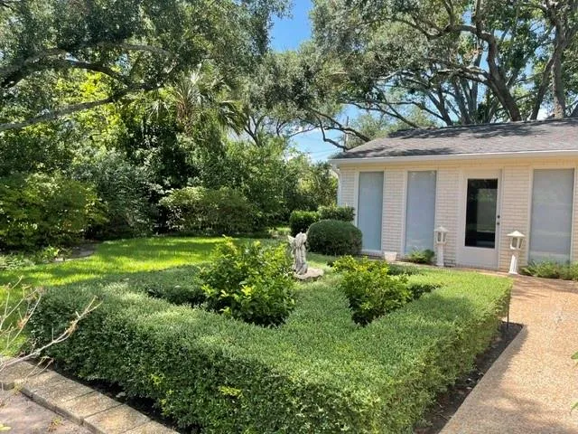 2503 Meadow Lane El Campo, TX 77437
