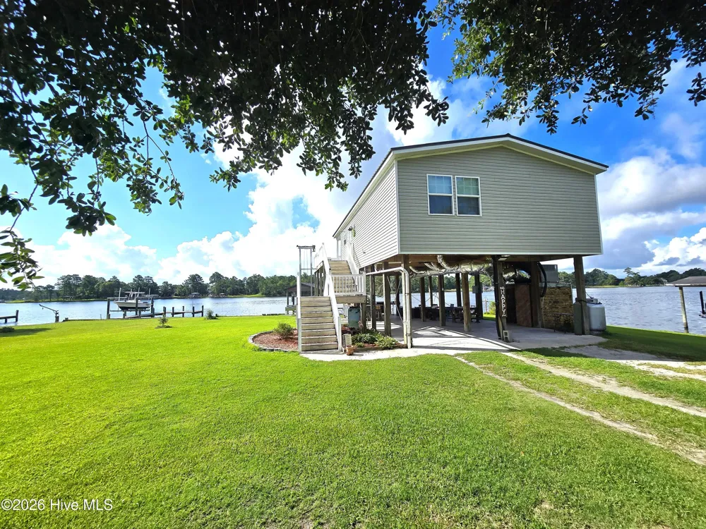 55 Memory Lane NE Oriental, NC 28571