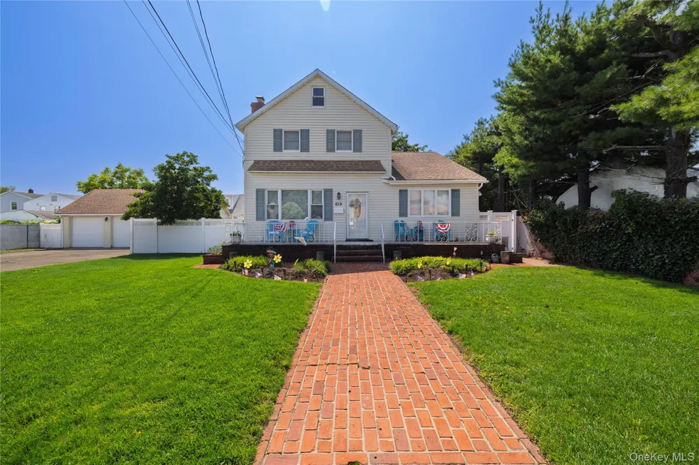 619 S 6th Street Lindenhurst, NY 11757