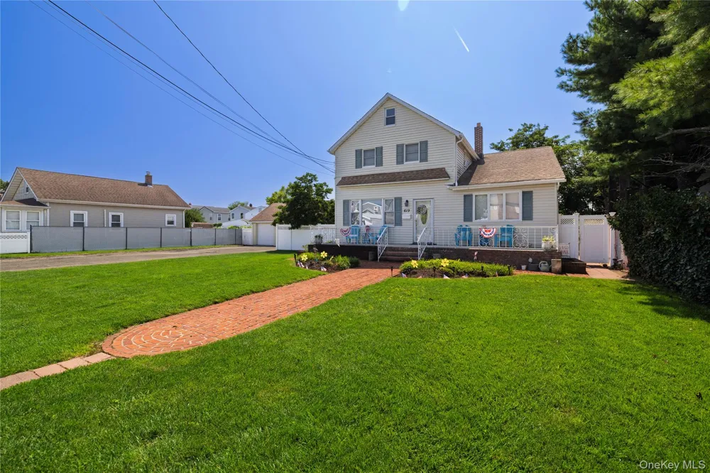 619 S 6th Street Lindenhurst, NY 11757
