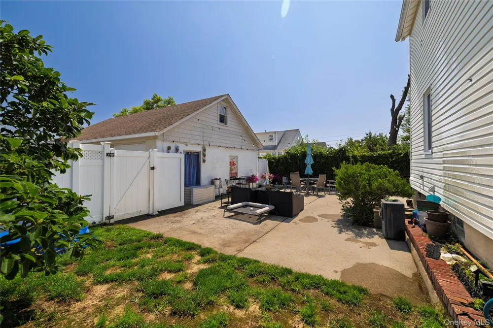 619 S 6th Street Lindenhurst, NY 11757