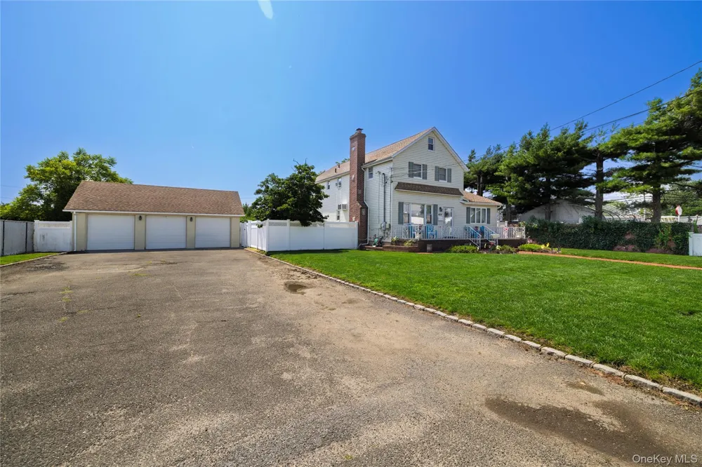 619 S 6th Street Lindenhurst, NY 11757