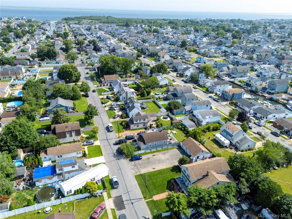619 S 6th Street Lindenhurst, NY 11757