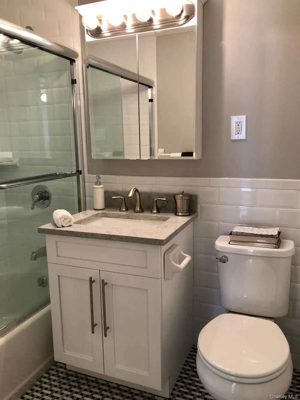 53 OLD OAK LANE #53B Levittown, NY 11756