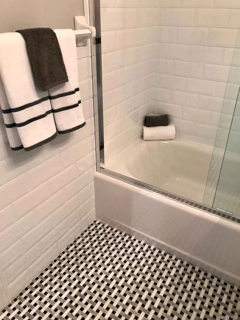 53 OLD OAK LANE #53B Levittown, NY 11756
