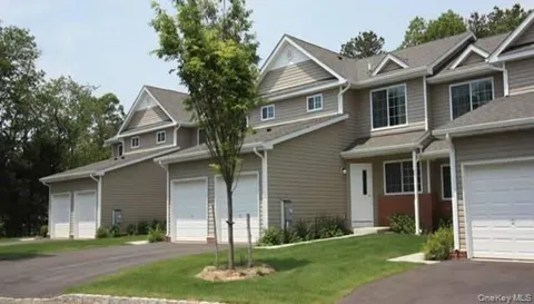 33 Stevens Place #33
