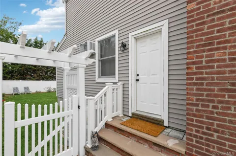 11 Deauville Parkway