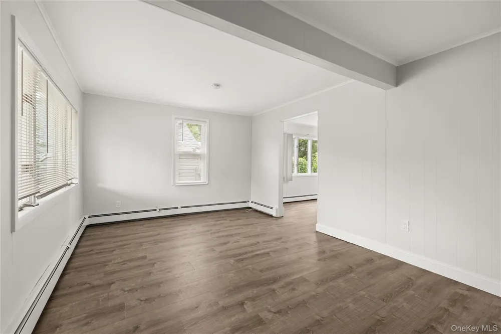 175 Centre Avenue Lindenhurst, NY 11757