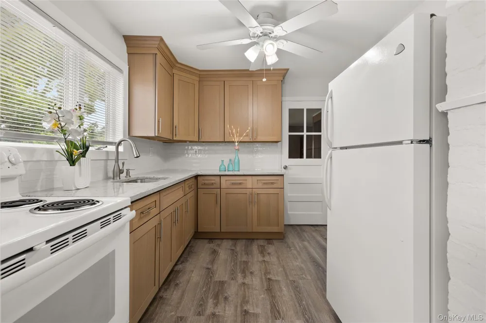 175 Centre Avenue Lindenhurst, NY 11757