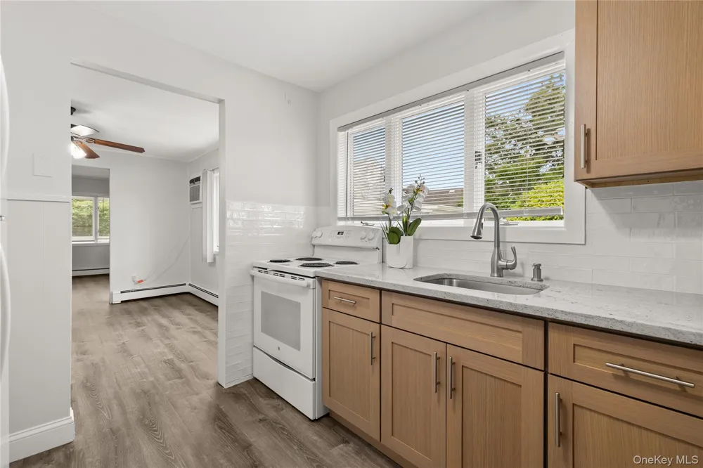 175 Centre Avenue Lindenhurst, NY 11757