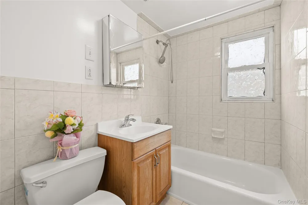 175 Centre Avenue Lindenhurst, NY 11757