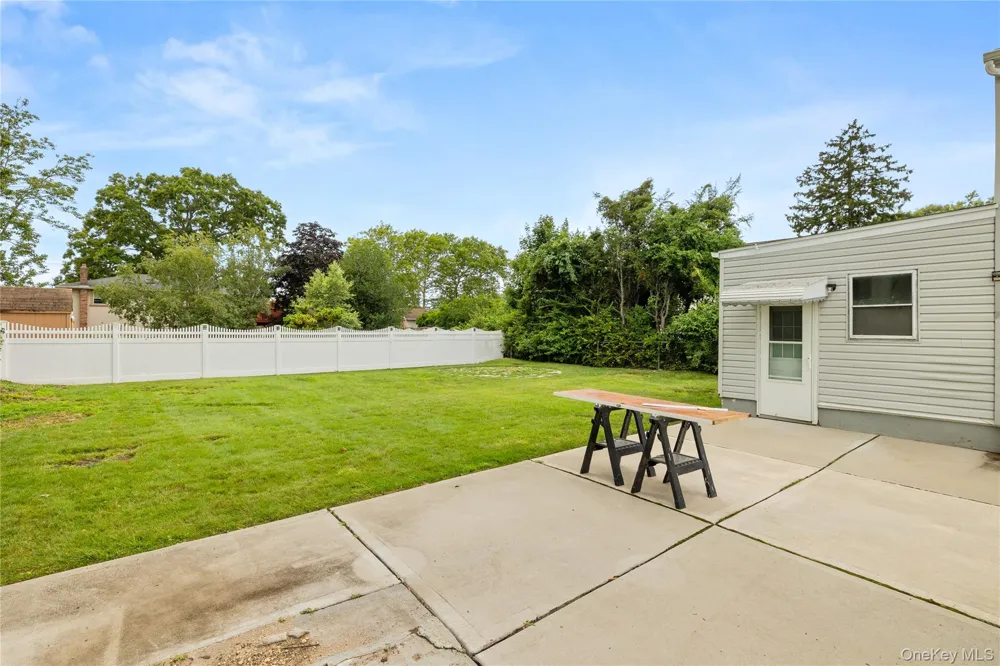 175 Centre Avenue Lindenhurst, NY 11757