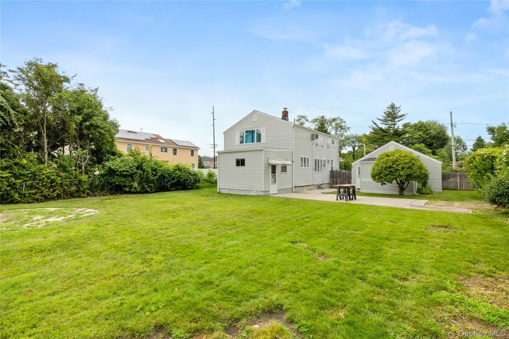 175 Centre Avenue Lindenhurst, NY 11757