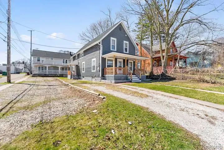119 Moores River Drive Lansing City, MI 48910