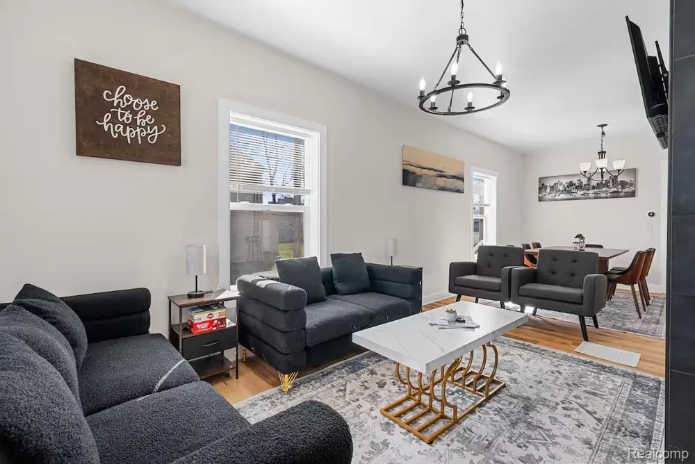 119 Moores River Drive Lansing City, MI 48910