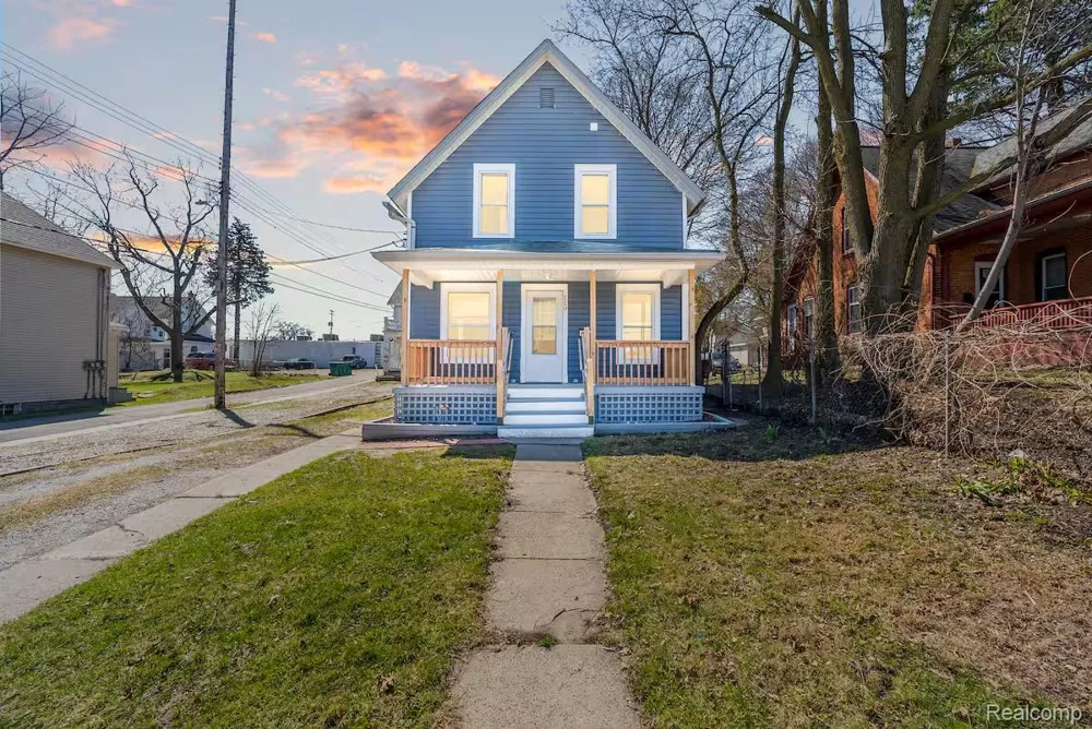 119 Moores River Drive Lansing City, MI 48910