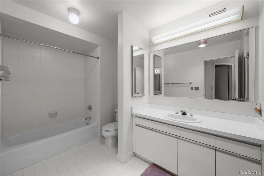 5000 Town Center #3303-3304 Southfield City, MI 48075
