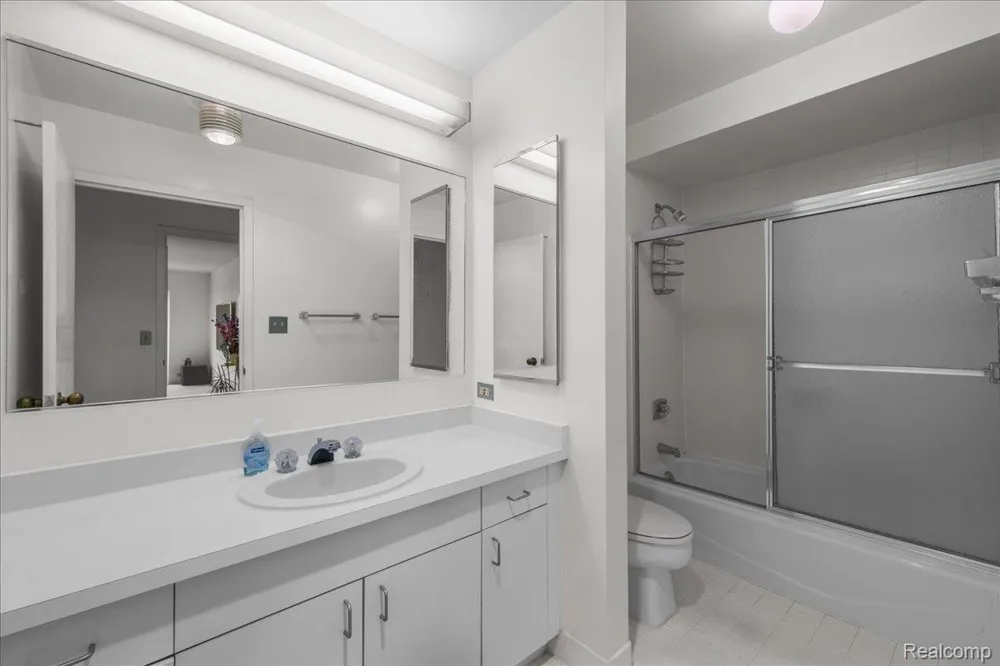 5000 Town Center #3303-3304 Southfield City, MI 48075