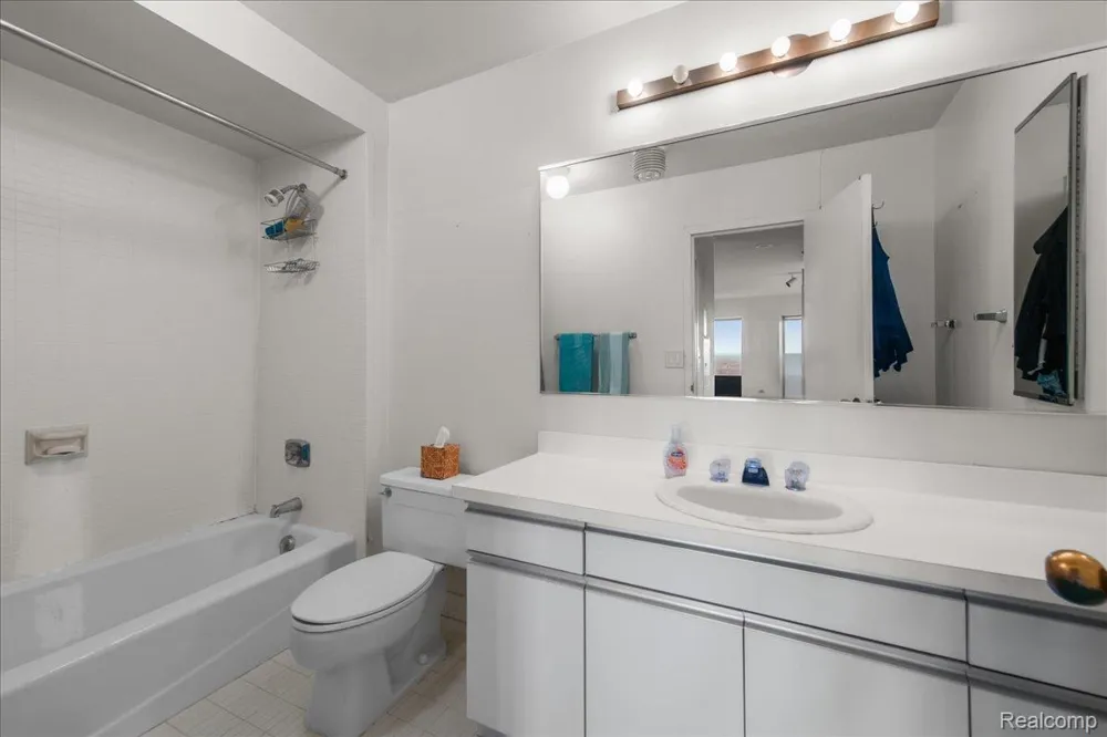5000 Town Center #3303-3304 Southfield City, MI 48075