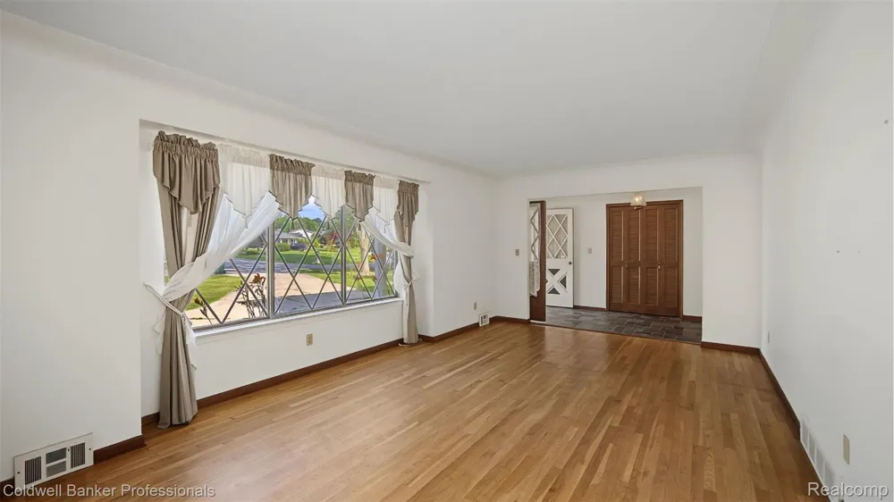 430 Spezia Drive Oxford Charter Township, MI 48371