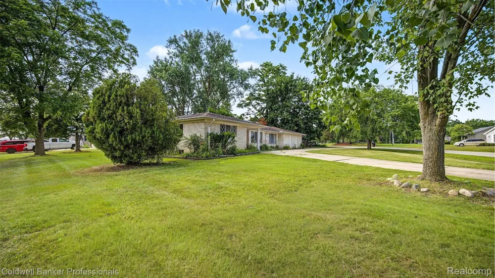 430 Spezia Drive Oxford Charter Township, MI 48371