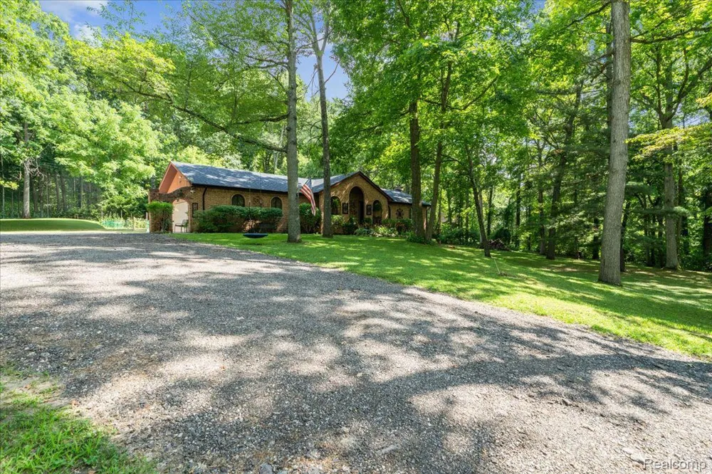 1600 Moffat Addison Township, MI 48367
