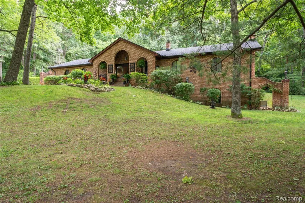 1600 Moffat Addison Township, MI 48367