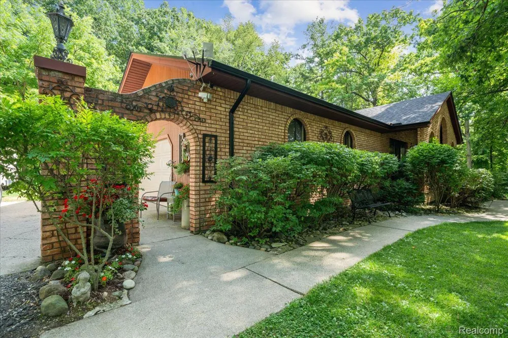 1600 Moffat Addison Township, MI 48367