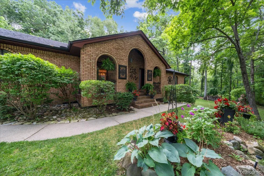 1600 Moffat Addison Township, MI 48367